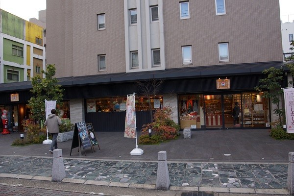 行きは閉まってましたが、しかじかが気になって帰りに寄りました