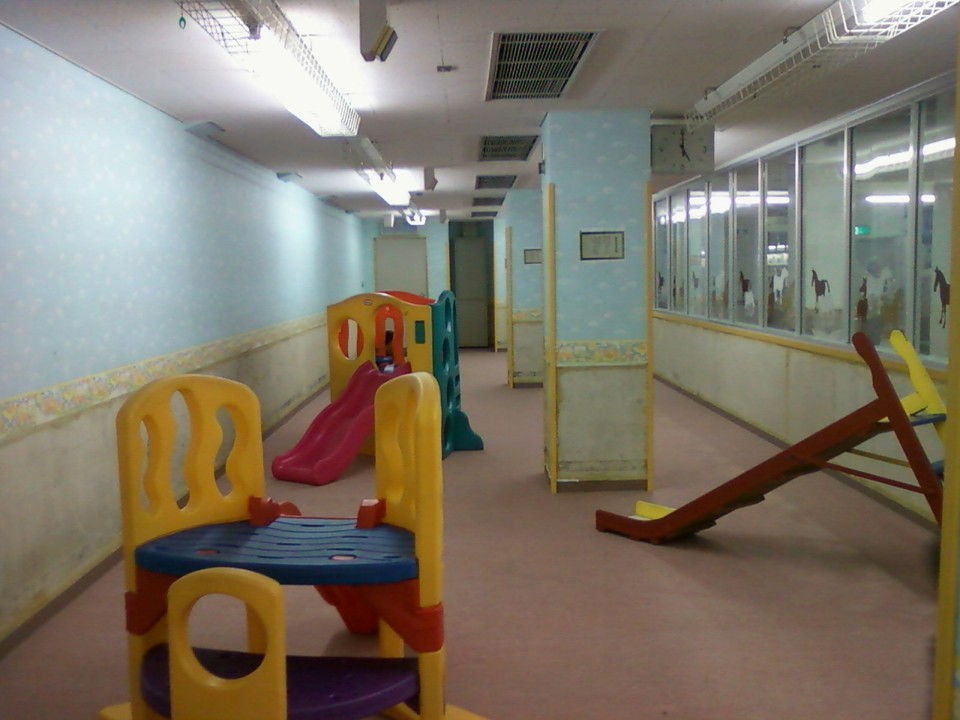 この部屋の左側に和室の部屋もあります