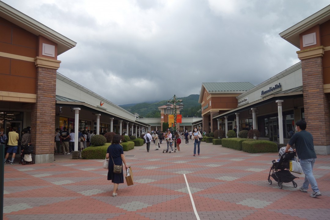 イーストゾーンの突き当たりの一等地にあります