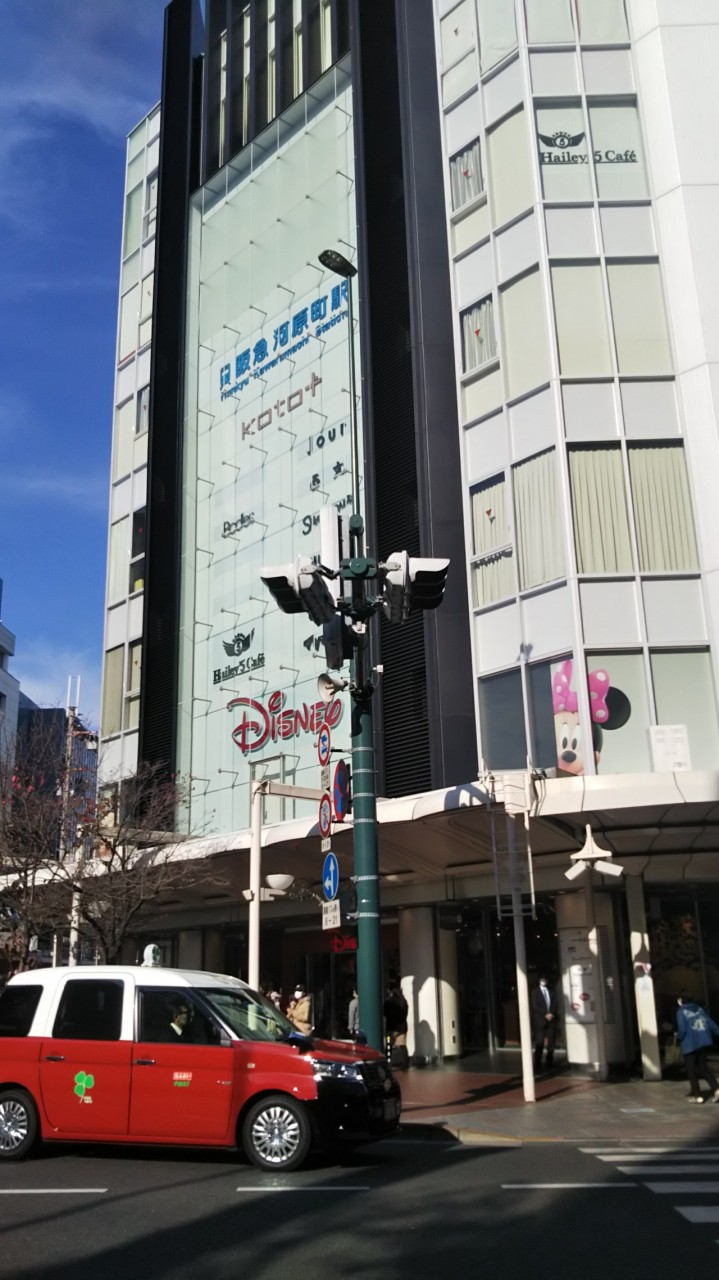 旧マルイ側からみたディズニーストア