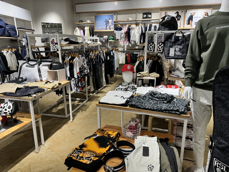 Alpen Tokyoの店内の売り場の様子