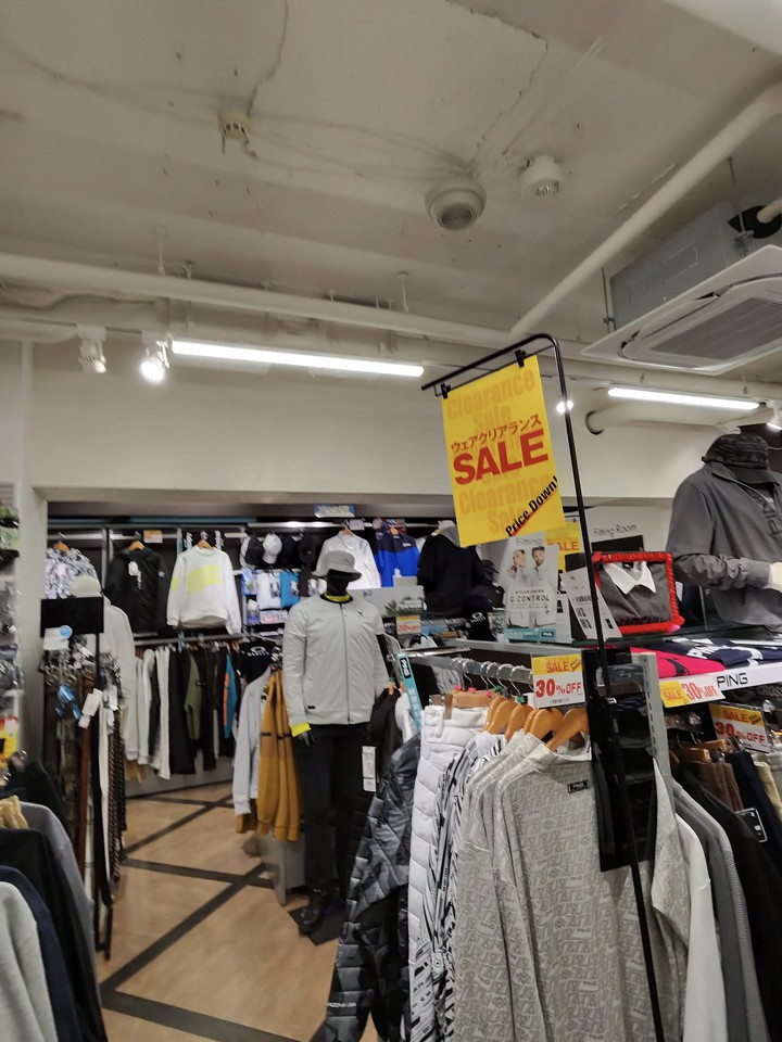 Victoria Golfの店舗の店内のゴルフ商品
