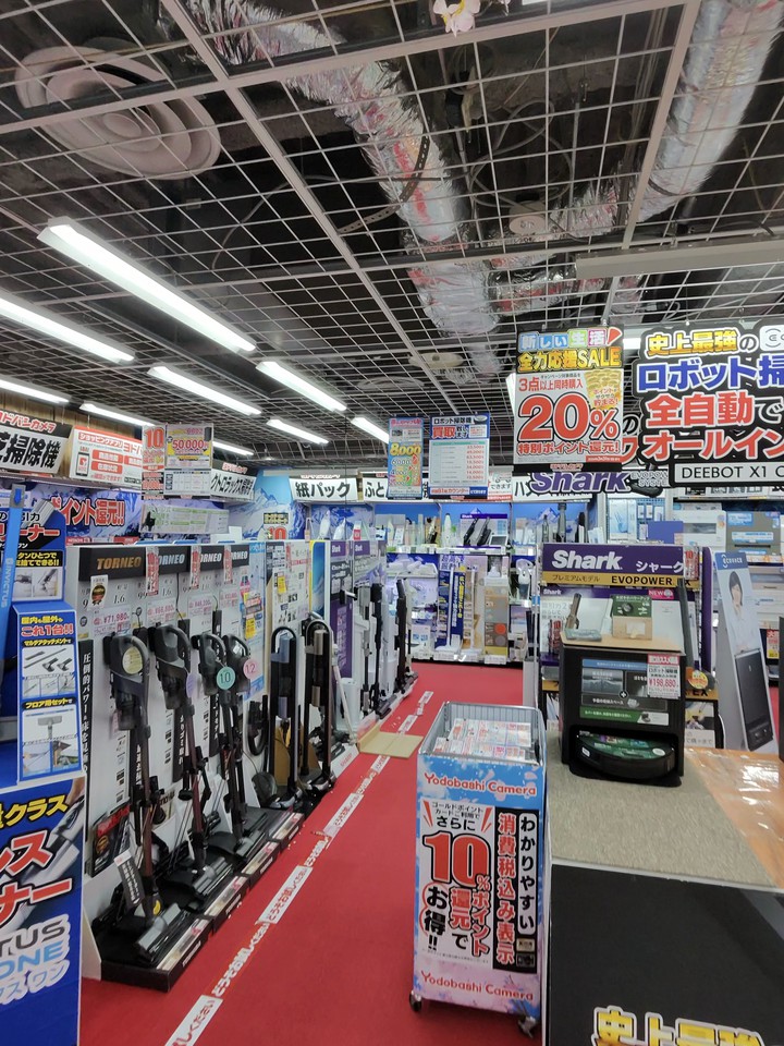 ヨドバシカメラの店内の売り場の様子