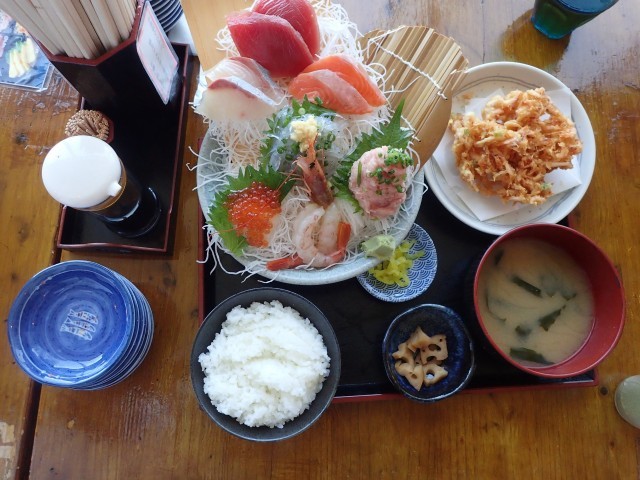 友人が食べた魚たっぷりの定食