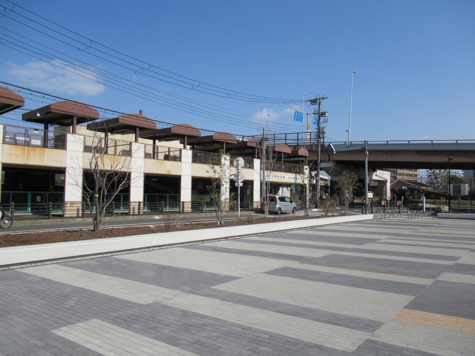 前は庭園だった前の広場