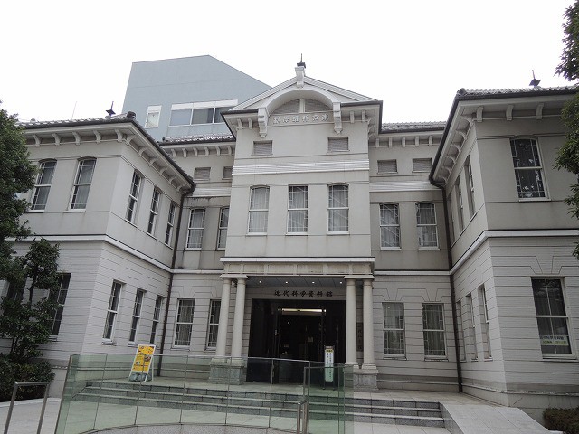 「近代科学資料館」と「数学体験館」が入っています