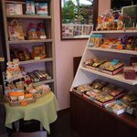 洋菓子工房浅草あろーむの内観画像。
