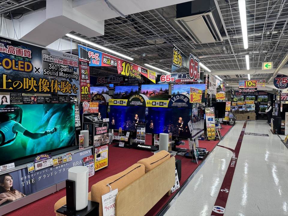 ビックカメラ新宿西口店のテレビ売場
