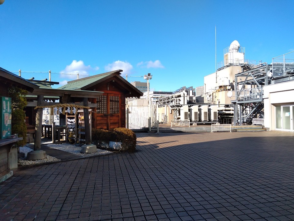 ビル屋上に神社という違和感