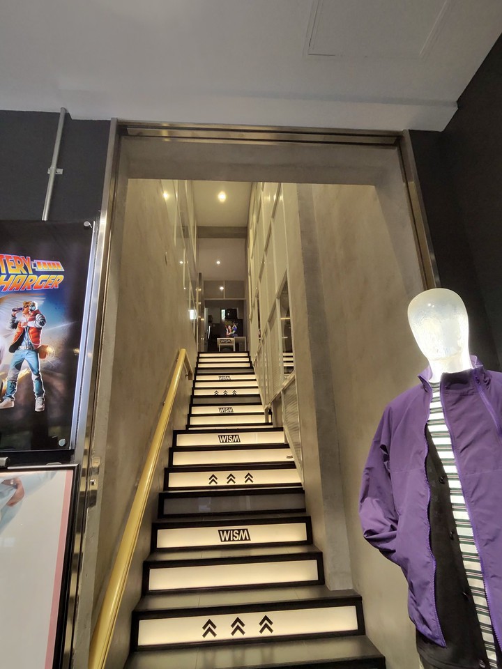 店舗入口の階段