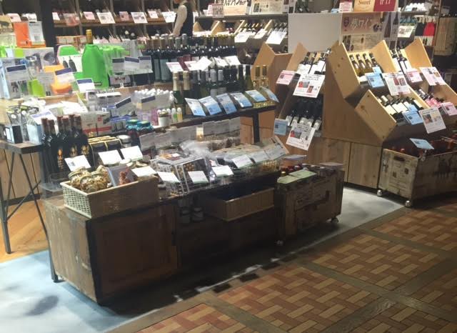 ヴィノスやまざきコレド室町店の店舗画像。
