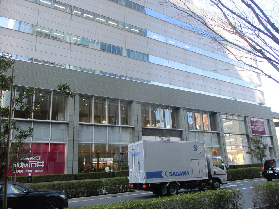 アトレ２、１階に成城石井あり