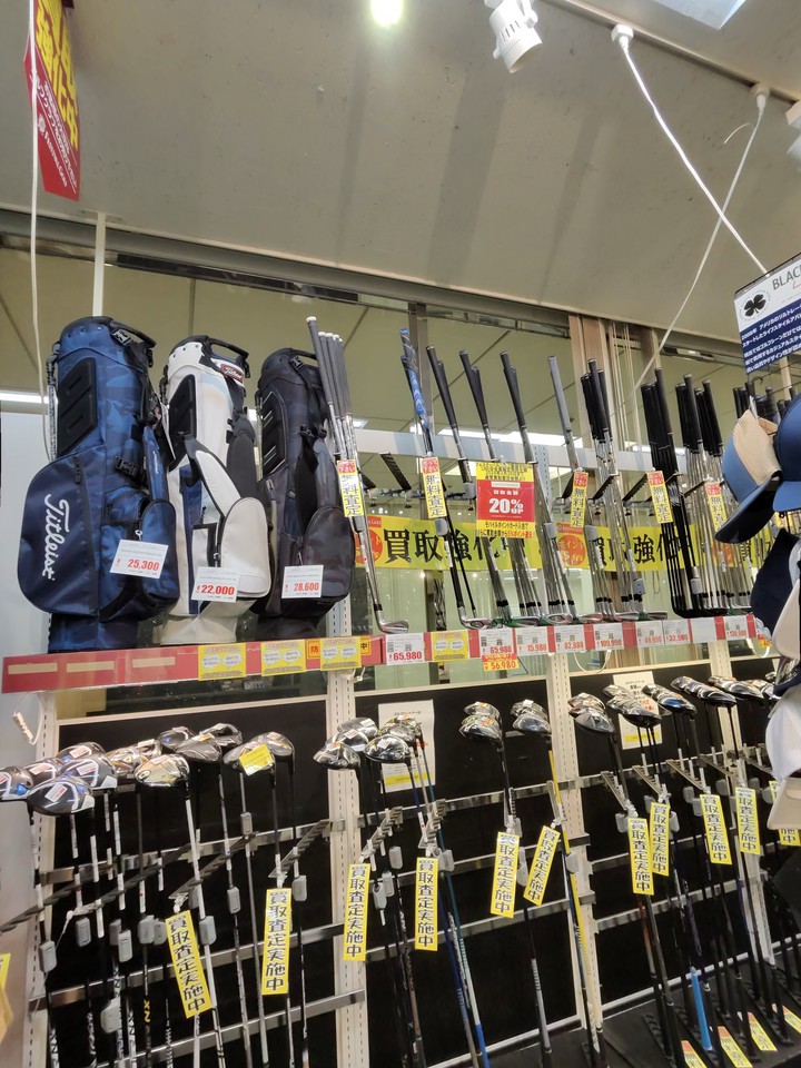 フェスティバルゴルフの店内ゴルフ用品