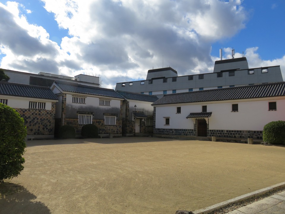 素敵な蔵で展示されていました