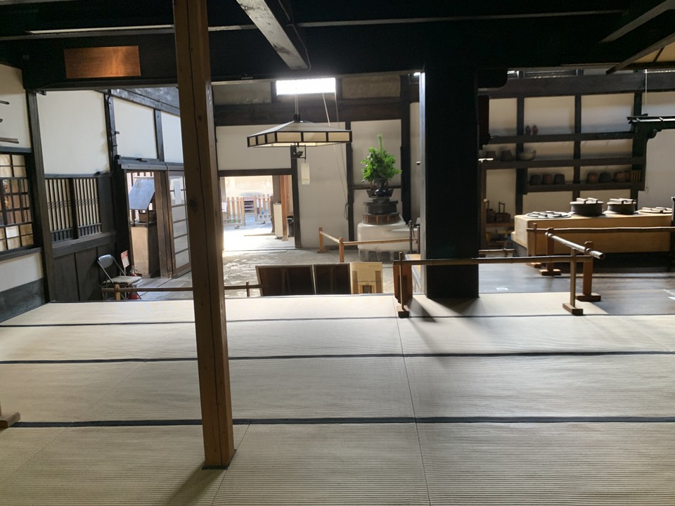 広いひろい台所。