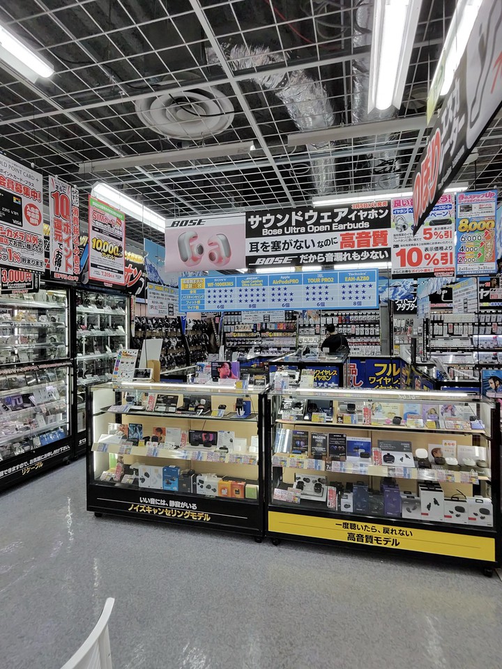 ヨドバシカメラの店内の売り場の様子