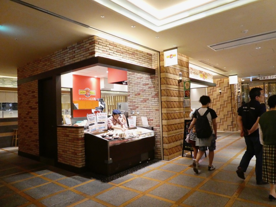 お店自体は小さいです。