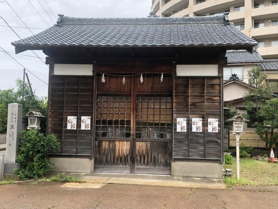 《三社神社》神輿庫
