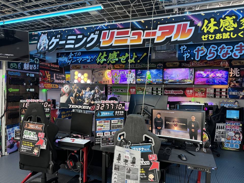 ビックカメラ新宿西口店のゲーミングデスク売場