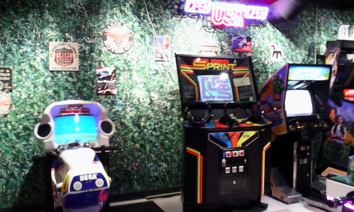 30年近く前の貴重なレトロなゲームを集めたフロアもあります