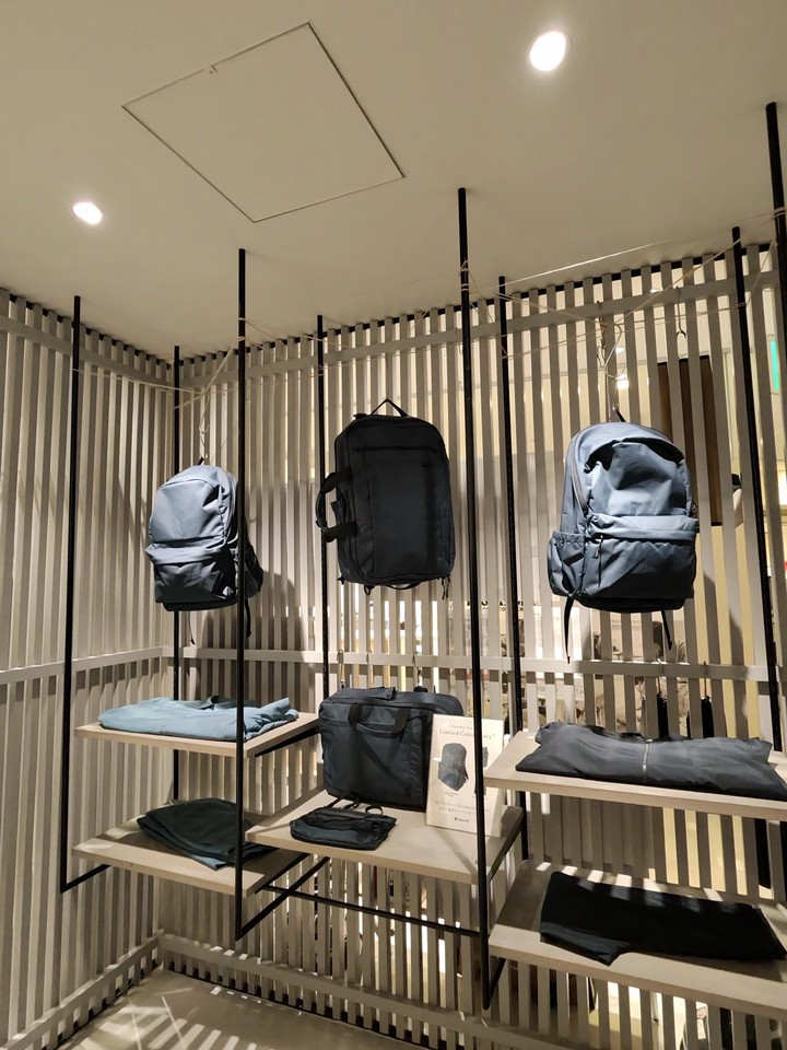 snow peakの店頭ディスプレイ
