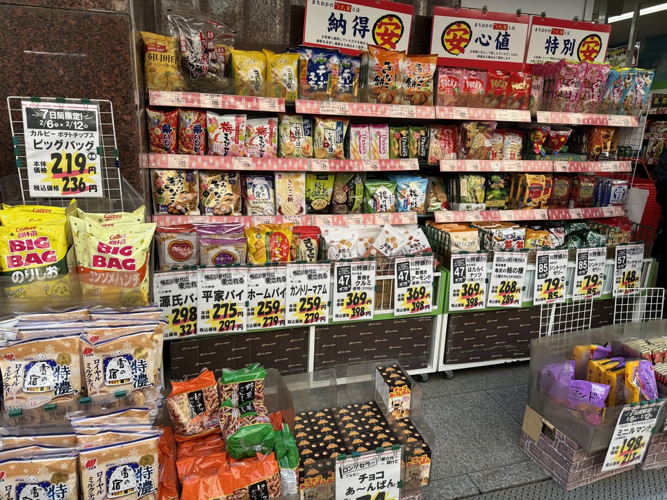 おかしのまちおかの店頭のお菓子