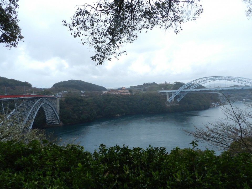 二つの橋が同時に見られます