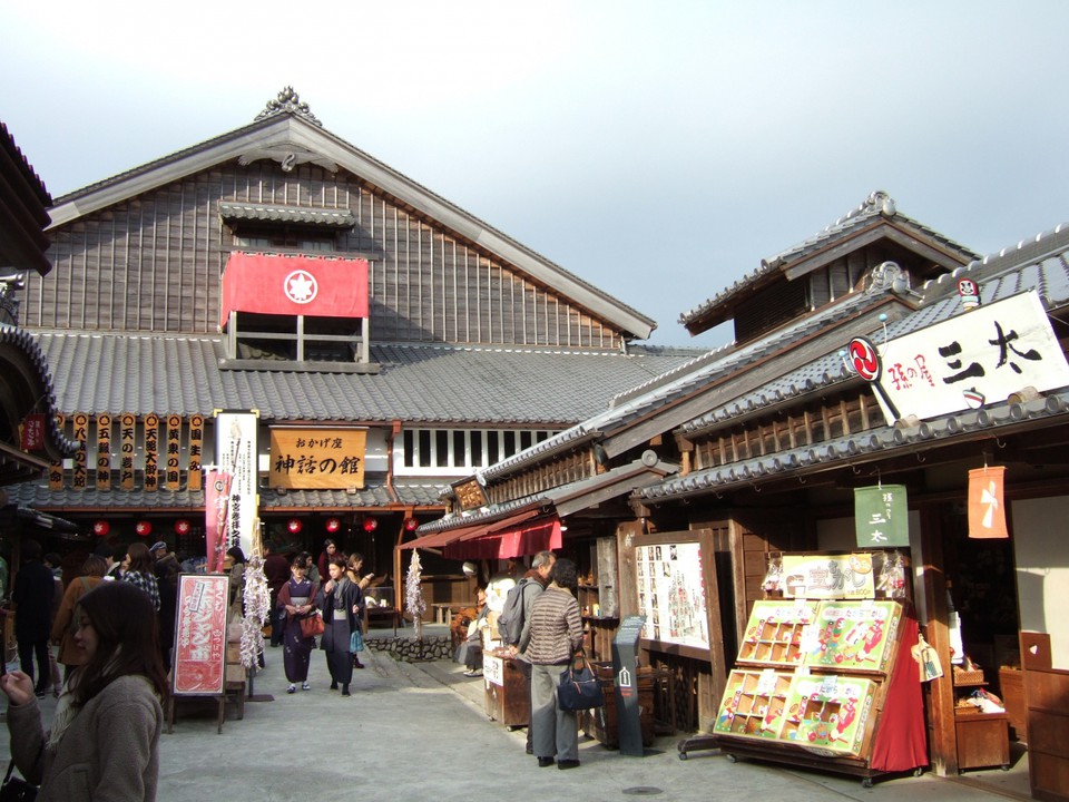 昔風ですが大きな建物です