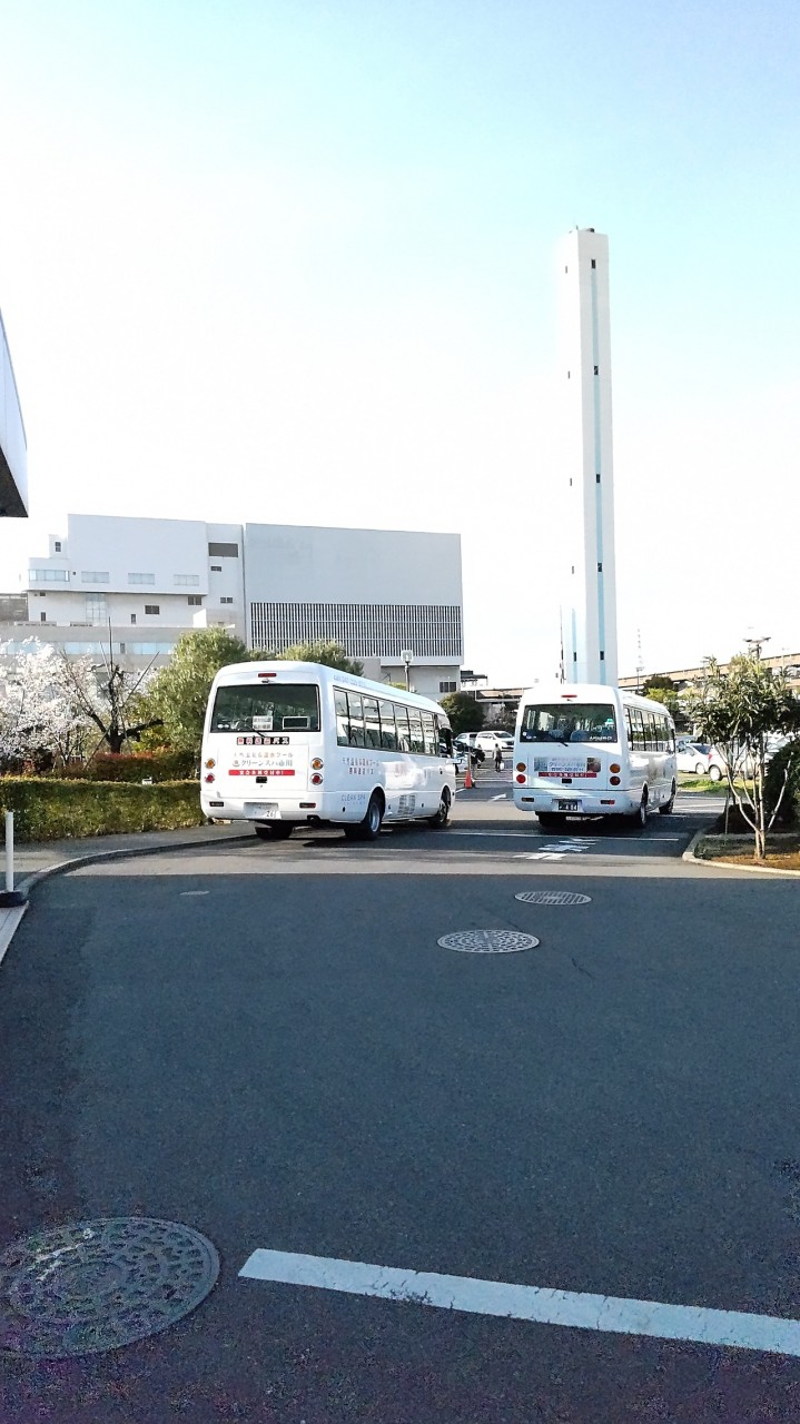 シャトルバス