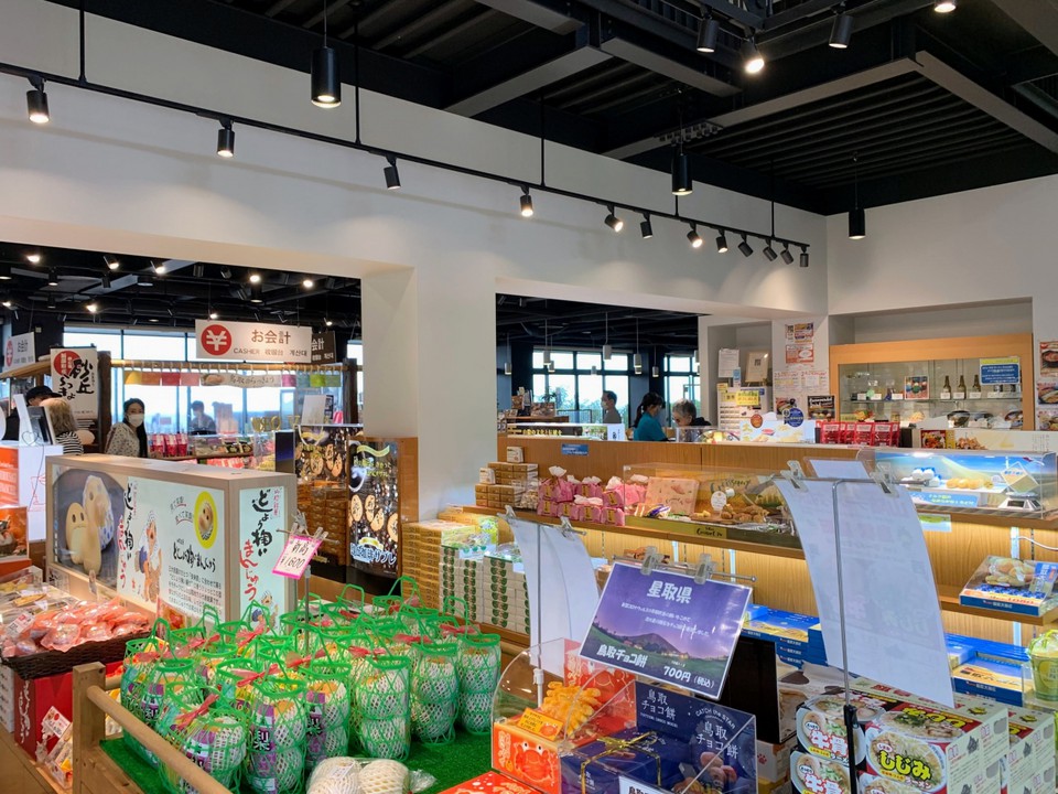 砂丘にちなんだ商品がたくさん並んでいます