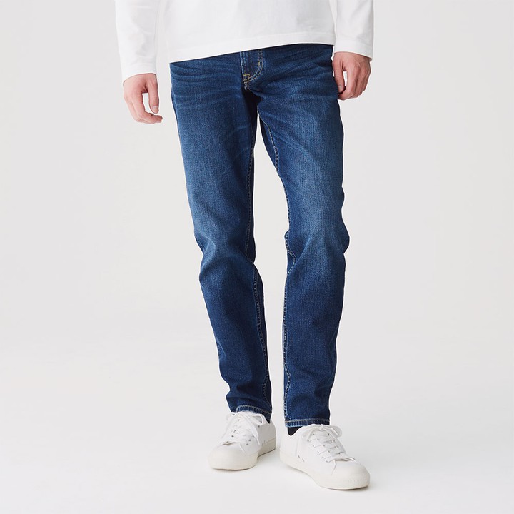 無印良品のシンプルな服の画像。