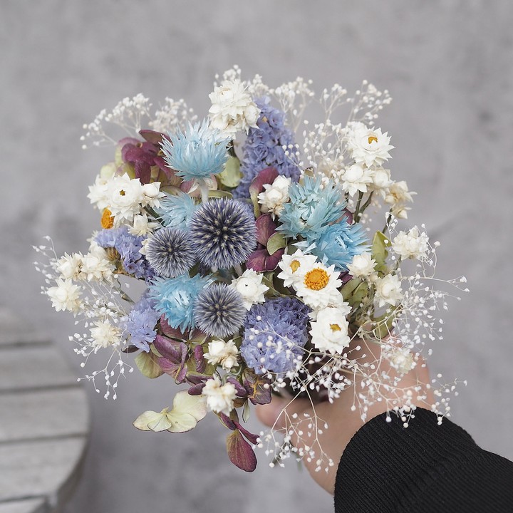 女性へのプレゼントにぴったりの美しい花束