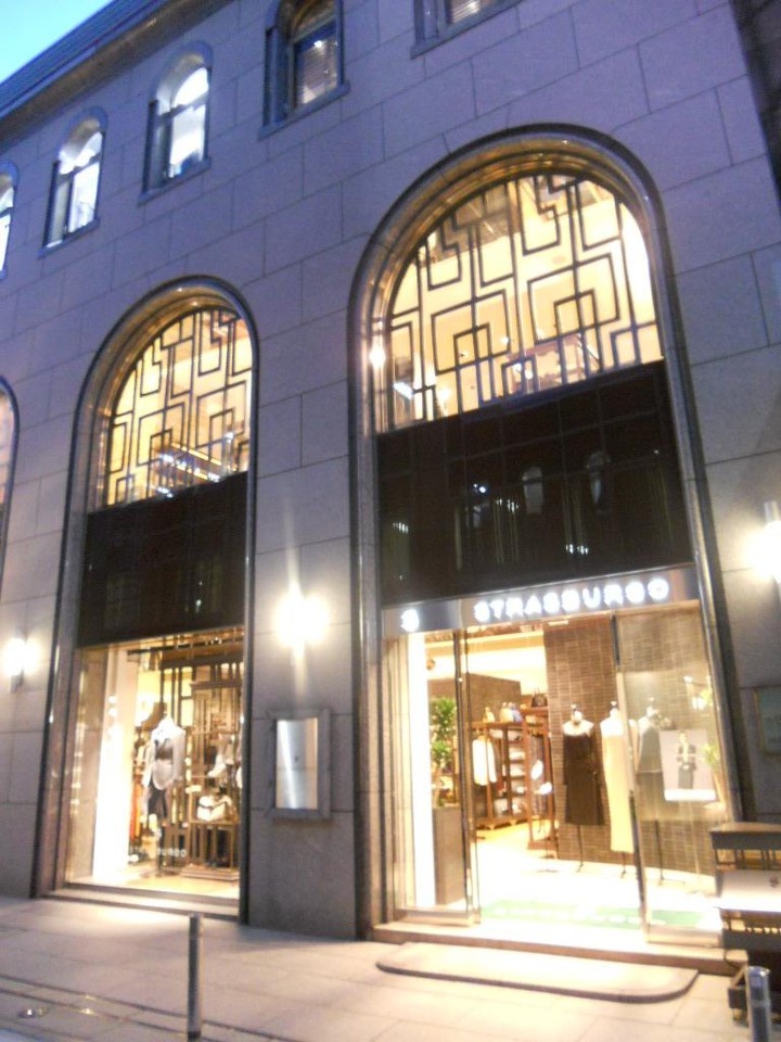 ストラスブルゴ南青山店の外観画像。