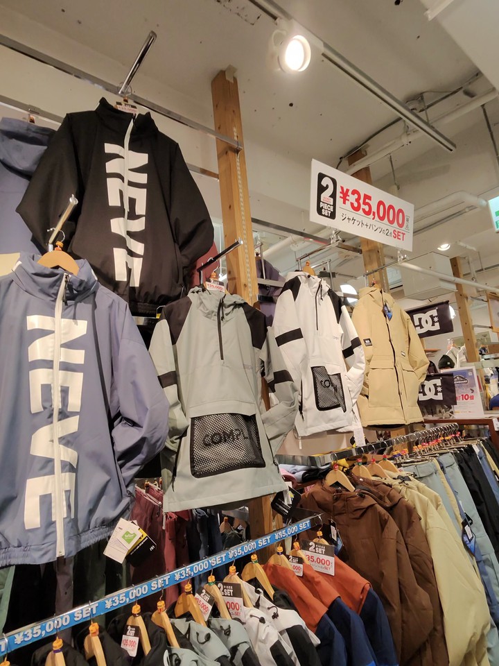 ムラサキスポーツの店内の売り場の様子