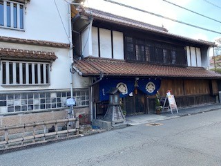 雰囲気のある酒蔵です。