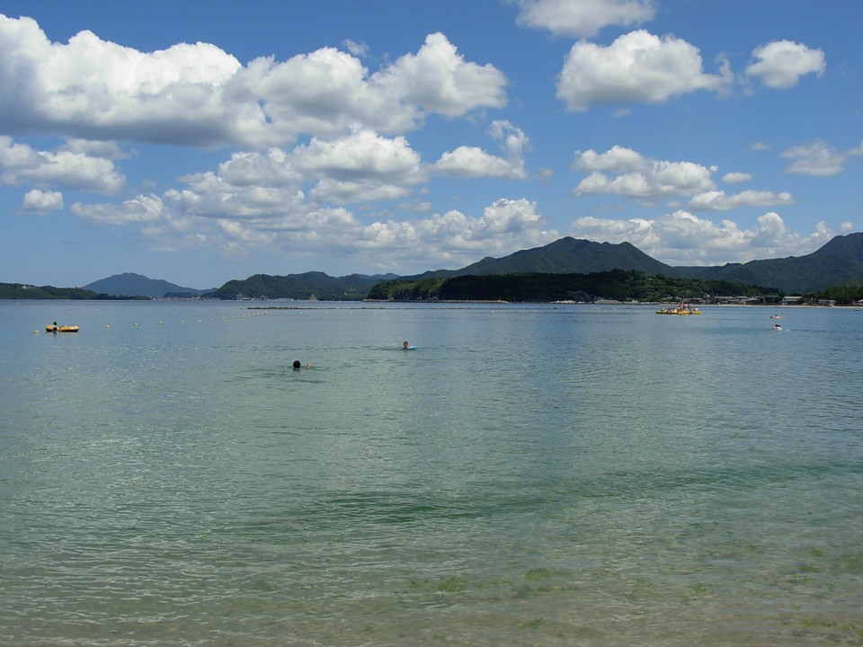 右中央に見えるのが休憩用大型ブイ