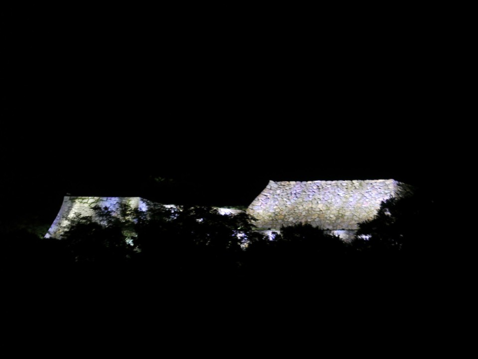 米子城の石垣がライトアップされる年も。