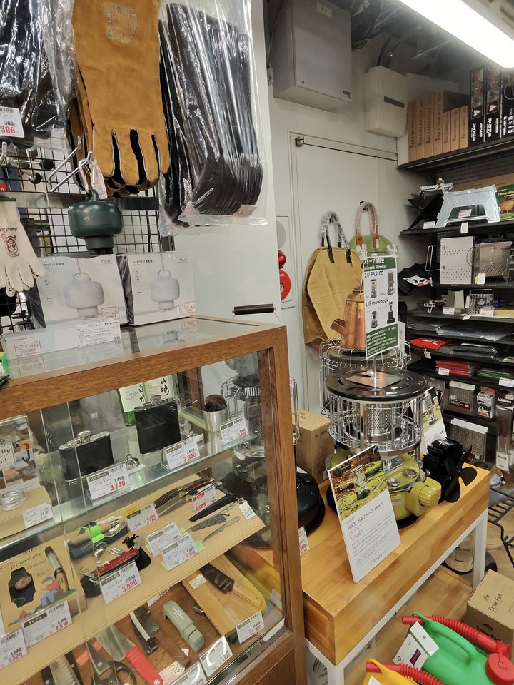 L-Breathの店内の様子。多種多様なアウトドア用品がディスプレイされている