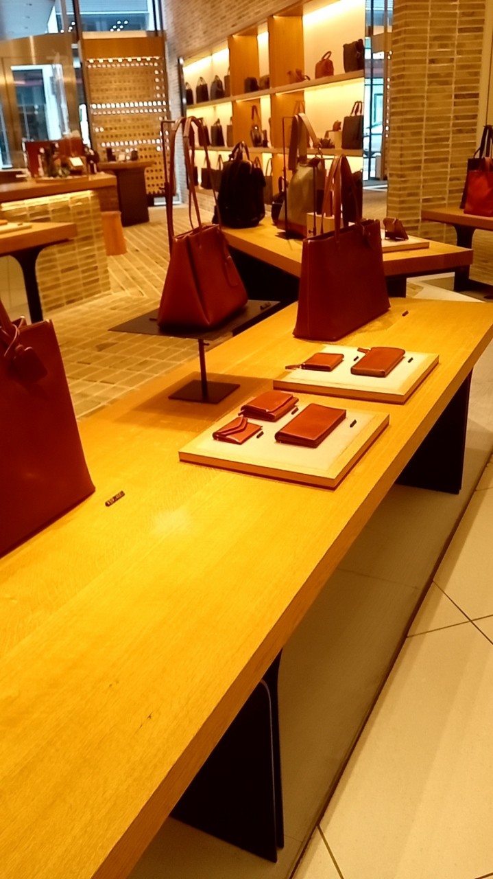 土屋鞄製造所 (日本橋店)