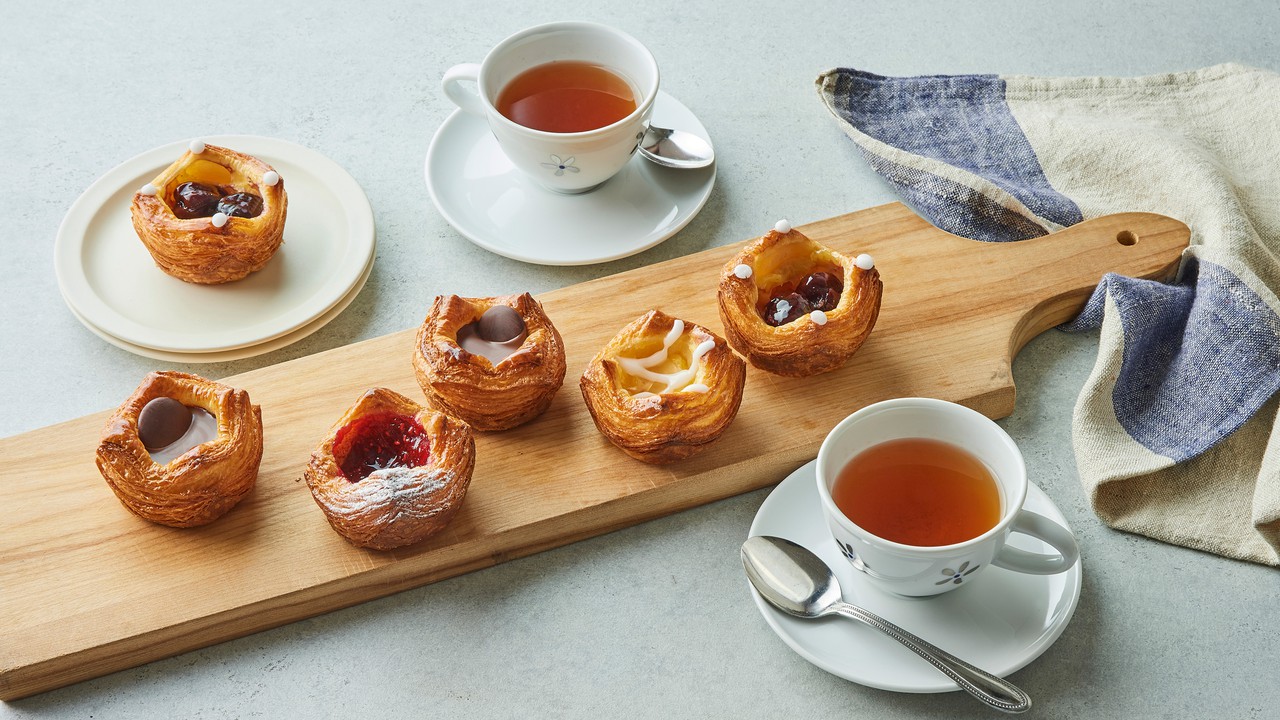 紅茶とバラエティ豊富なデニッシュでヒュッゲなひととき
