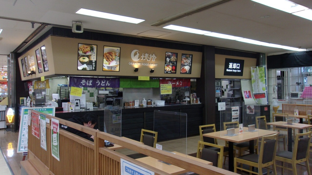 フードコート風に窓口は分かれているが？