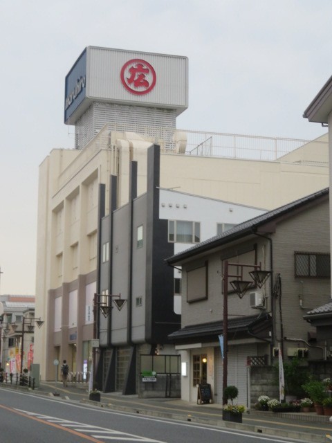 ぼたん通りにあります