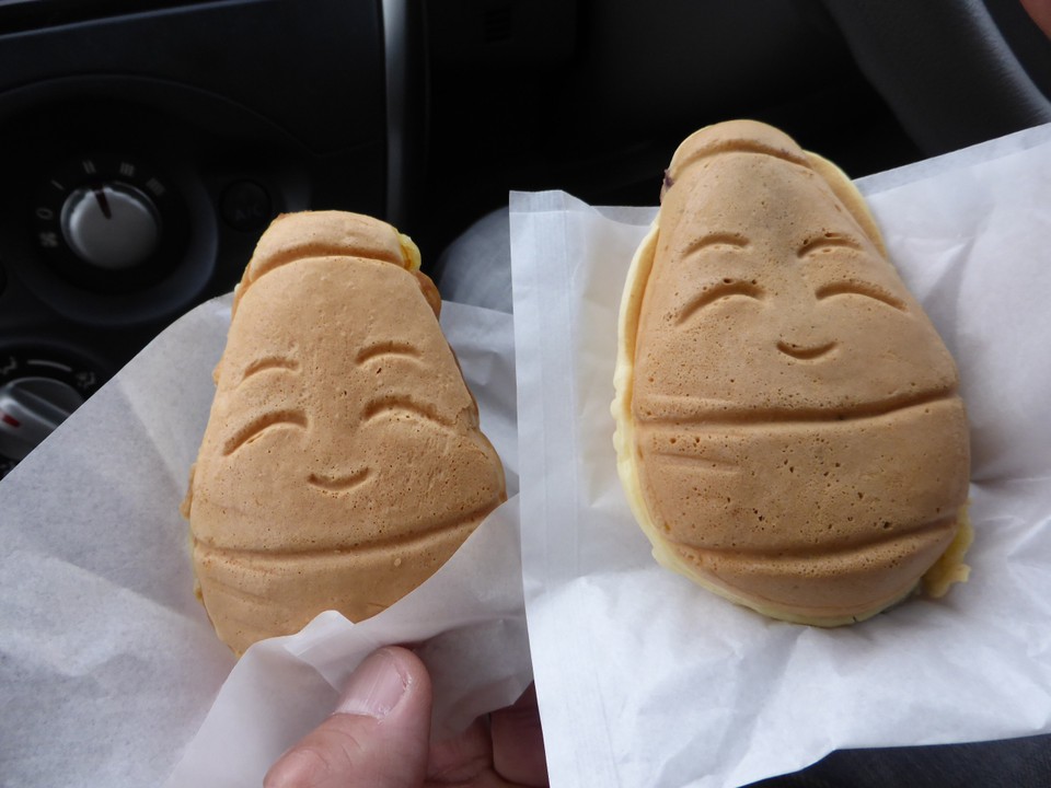 小法師焼（一個100円）、つぶあんとカスタードクリーム