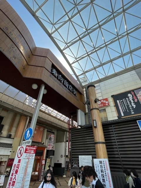 飲食店やお土産屋さんがたくさんあります