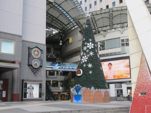 時計に注目してください