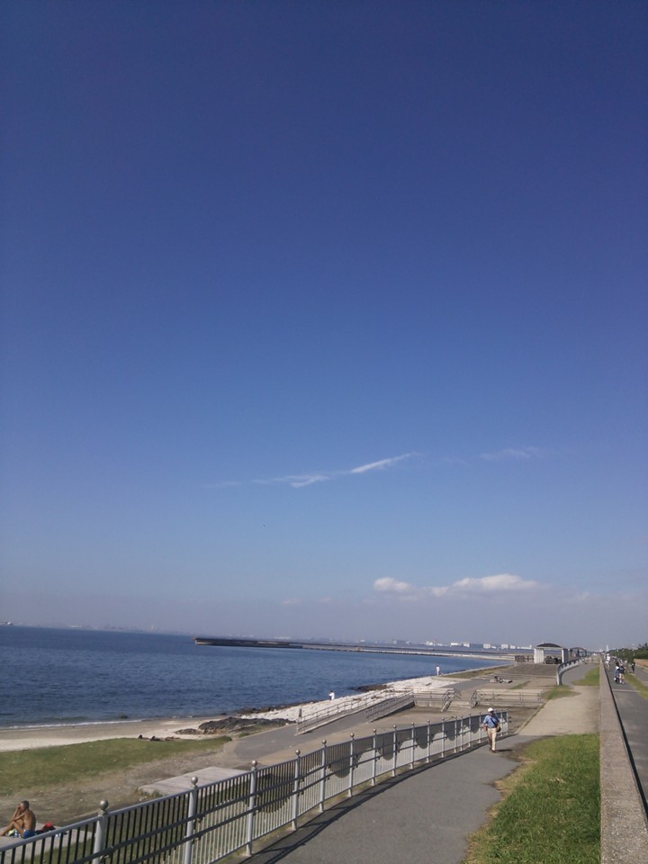 広く長いサイクリングロード