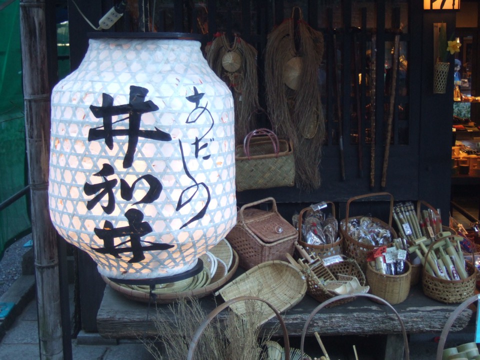 落ち着いた上品な竹細工のお店です。