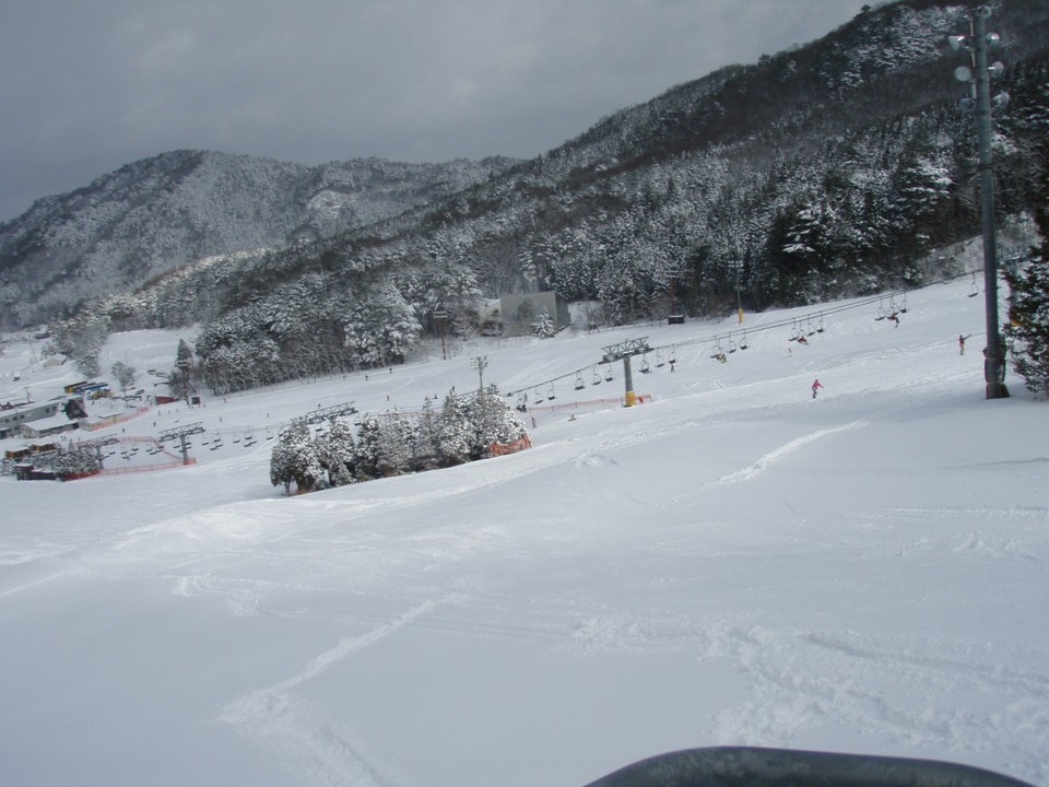 新雪も残ってる