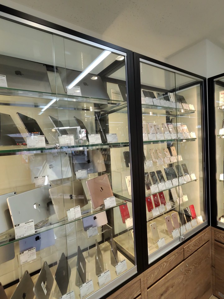 カメラのキタムラの店内の売り場