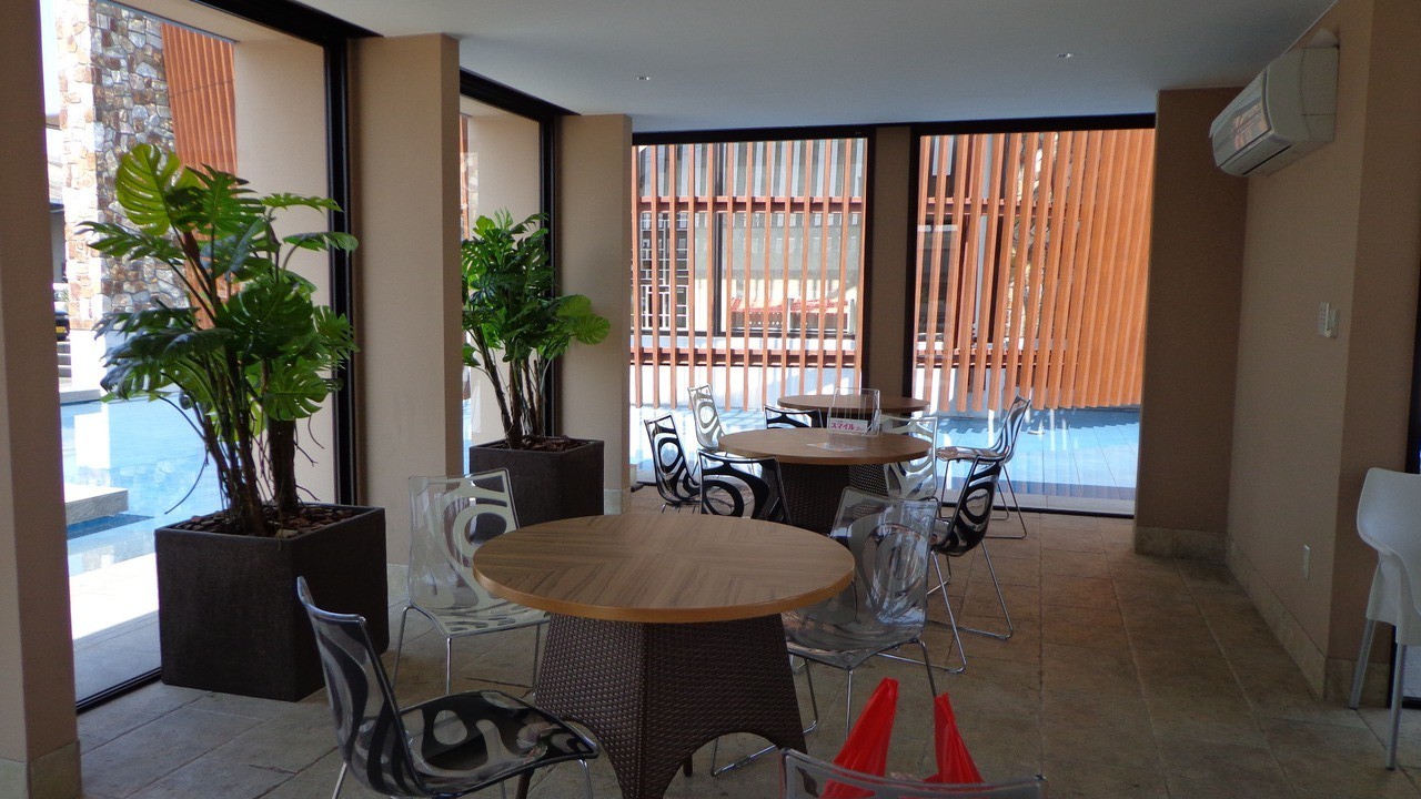 隣にあるイートインスペース